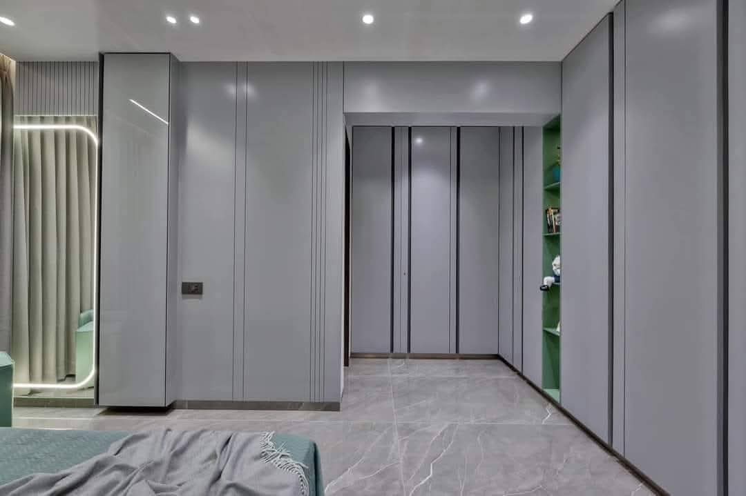 Modern wardrobe fit-out